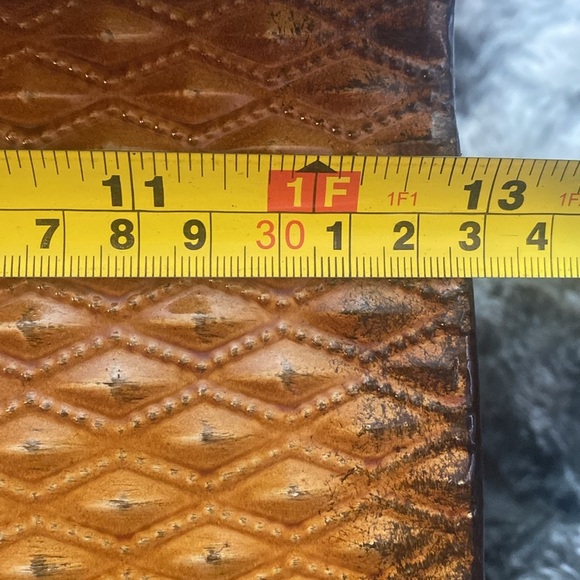 Unique Metal Magazine/ Blanket Holder - Picture 16 of 16